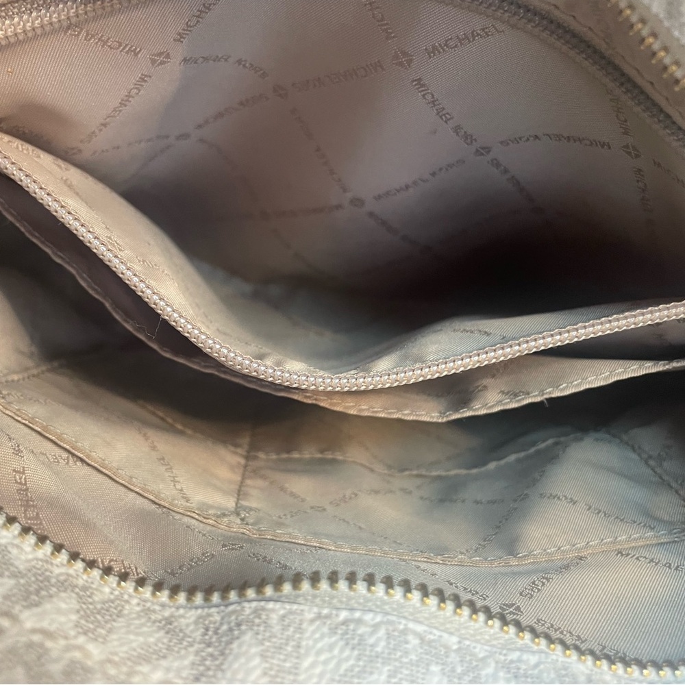 Authentic Michael Kors Purse #047NC Jet Set Travel Large Logo Messenger Bag. - Picture 6 of 13